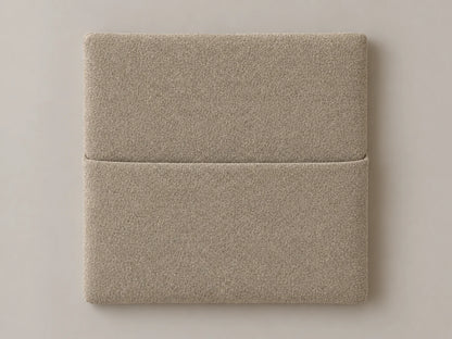 Cabecero modular nube beige, liso con bolsillo a media altura. Módulo de 30 × 30 × 3,5 cm.