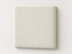Cabecero modular · Vista del acabado nube blanca en un módulo liso de 30 × 30 × 3,5 cm