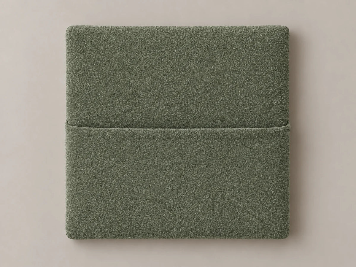 Cabecero modular nube verde, liso con bolsillo a media altura. Módulo de 30 × 30 × 3,5 cm.