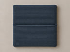 Cabecero modular · Vista del acabado pana azul en un módulo liso con bolsillo de 30 × 30 × 3,5 cm
