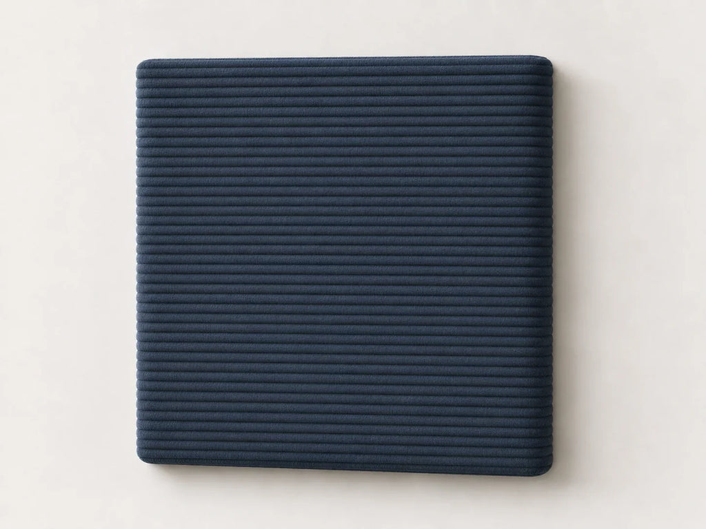 Cabecero modular · Vista del acabado pana azul en un módulo liso de 30 × 30 × 3,5 cm