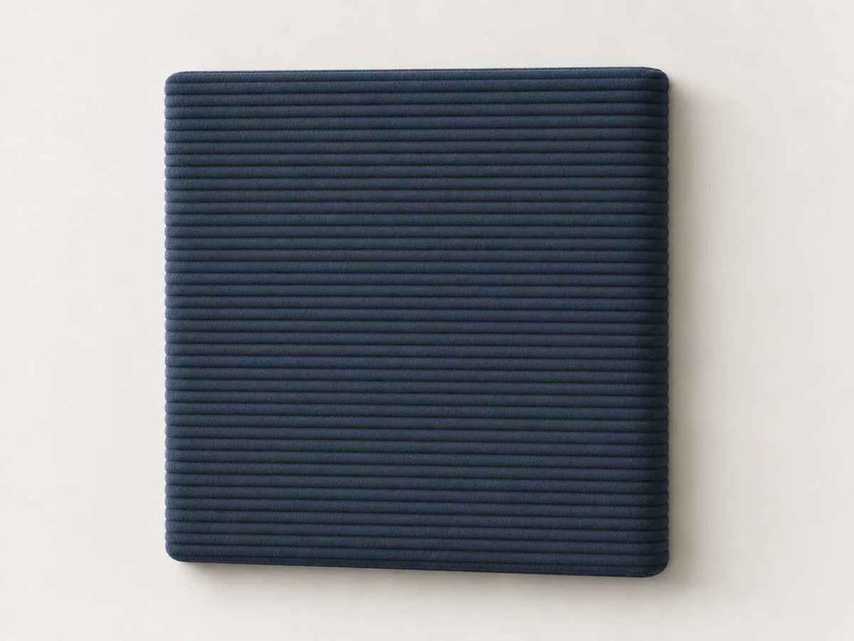 Cabecero modular · Vista del acabado pana azul en un módulo liso de 30 × 30 × 3,5 cm