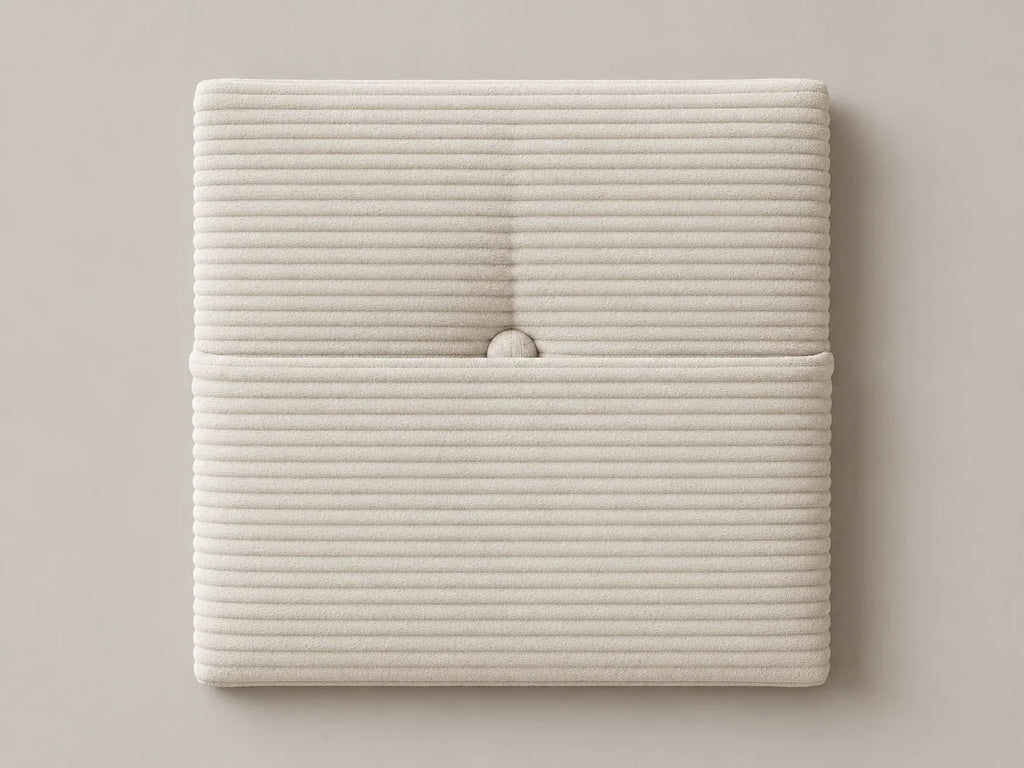 Cabecero modular · Vista del acabado pana blanca en un módulo capitoné con bolsillo y botón tapizado central de 30 × 30 × 3,5 cm