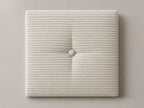 Cabecero modular · Vista del acabado pana blanca en un módulo capitoné con botón tapizado central de 30 × 30 × 3,5 cm