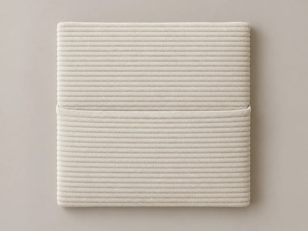 Cabecero modular · Vista del acabado pana blanca en un módulo liso con bolsillo de 30 × 30 × 3,5 cm