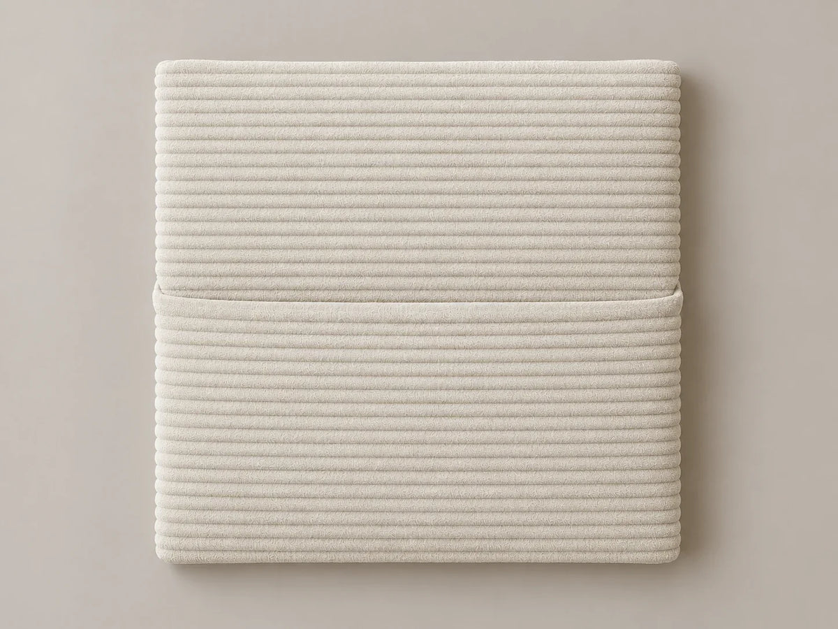 Cabecero modular · Vista del acabado pana blanca en un módulo liso con bolsillo de 30 × 30 × 3,5 cm