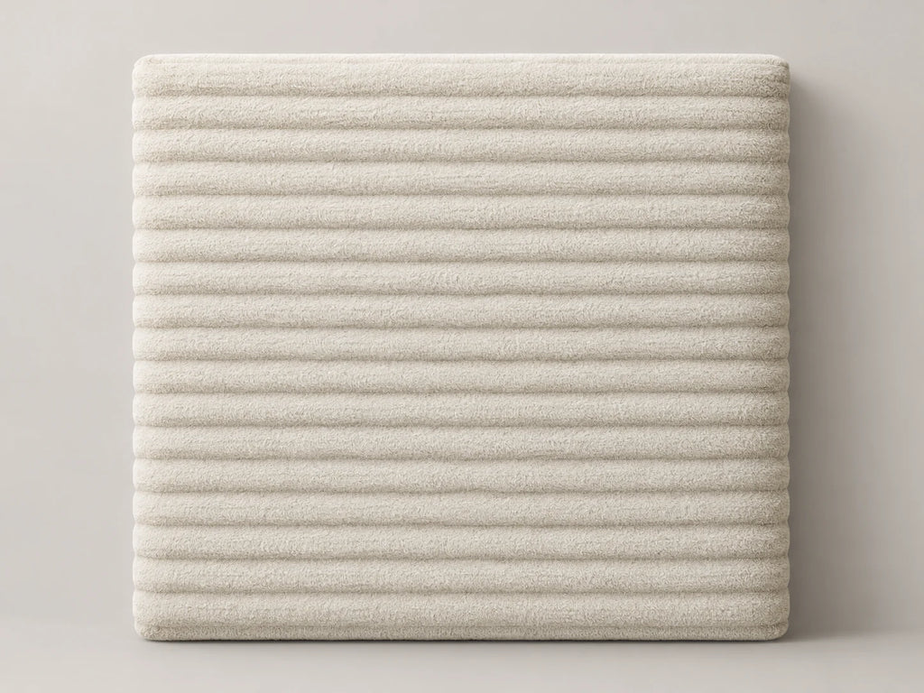 Cabecero modular pana gruesa blanca, liso. Módulo de 30 × 30 × 3,5 cm.