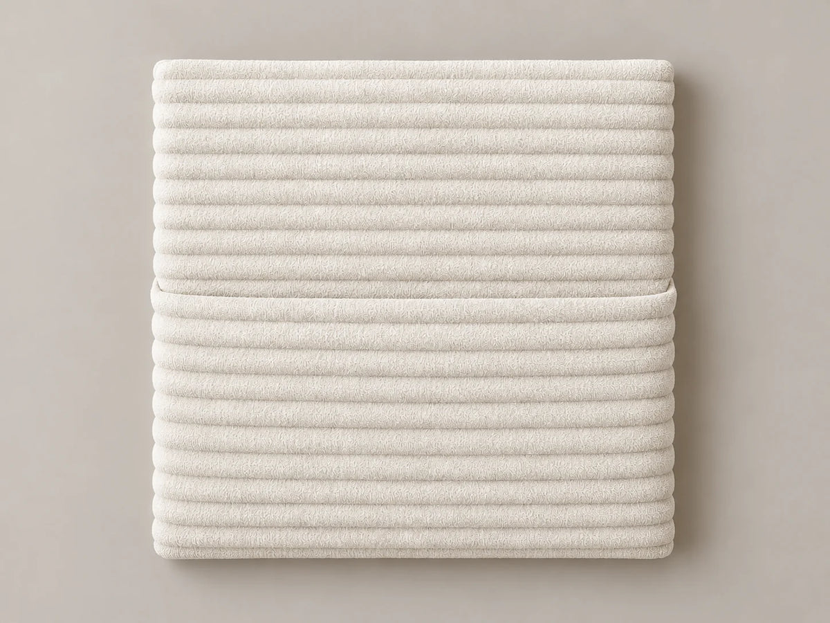 Cabecero modular pana gruesa blanca, liso con bolsillo a media altura. Módulo de 30 × 30 × 3,5 cm.