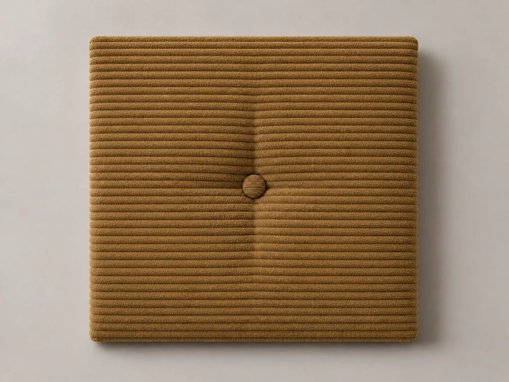 Cabecero modular pana marrón, capitoné con botón tapizado central. Módulo de 30 × 30 × 3,5 cm.