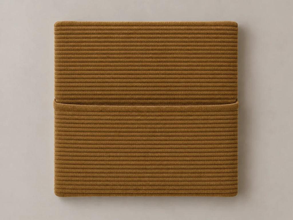 Cabecero modular pana marrón, liso con bolsillo a media altura. Módulo de 30 × 30 × 3,5 cm.