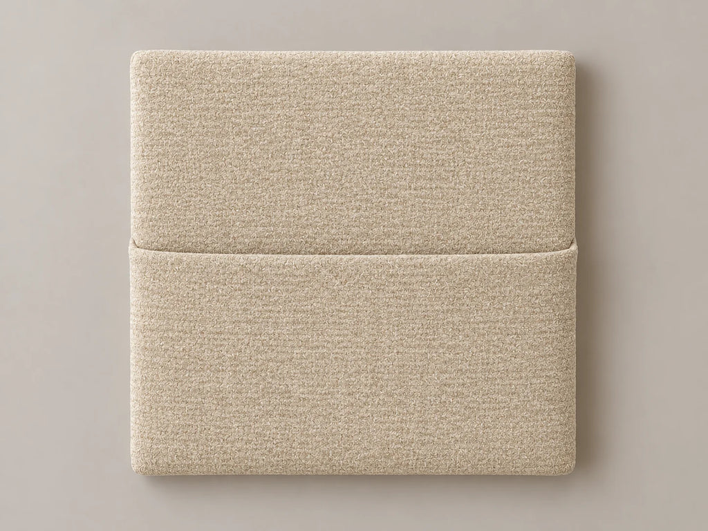 Cabecero modular tela entrelazada beige, liso con bolsillo a media altura. Módulo de 30 × 30 × 3,5 cm.