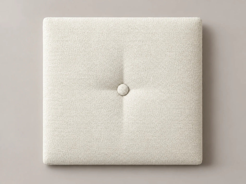 Cabecero modular tela entrelazada blanca, capitoné con botón tapizado central. Módulo de 30 × 30 × 3,5 cm.