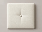 Cabecero modular tela entrelazada blanca, capitoné con botón tapizado central. Módulo de 30 × 30 × 3,5 cm.