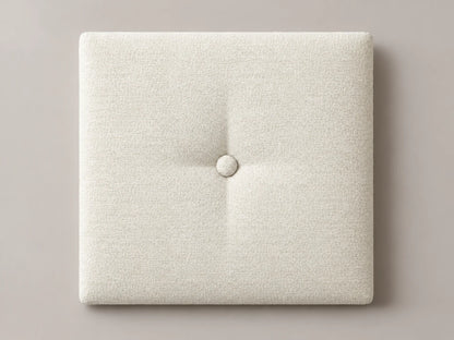 Cabecero modular tela entrelazada blanca, capitoné con botón tapizado central. Módulo de 30 × 30 × 3,5 cm.