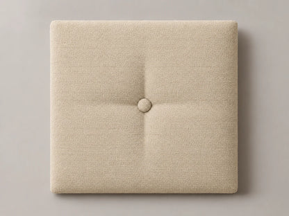 Cabecero modular tela tejida beige, capitoné con botón tapizado central. Módulo de 30 × 30 × 3,5 cm.